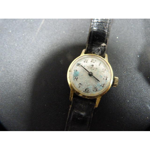 224 - Group of vintage wristwatches to include a Sindaco watch and a 9ct gold-backed example.