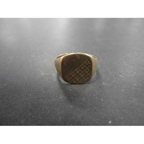 224A - Gent's 9ct gold signet ring, 4.96g.