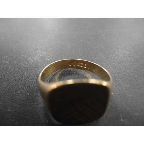 224A - Gent's 9ct gold signet ring, 4.96g.