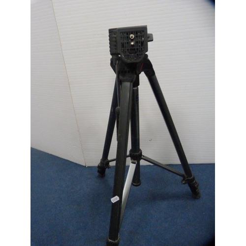 285 - Boxed Black & Decker Carvac Super, and a camera tripod.  (2)