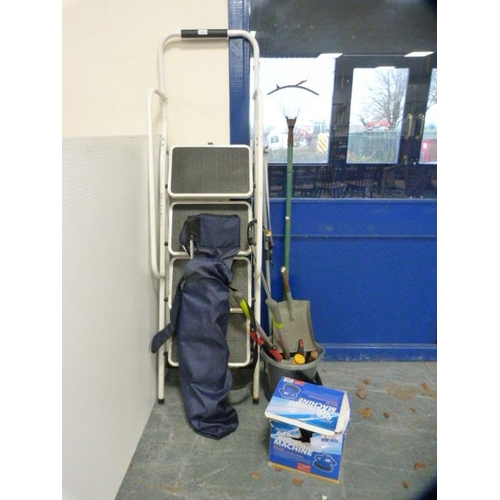 315 - Group of gardening accessories to include tools, also a car polishing machine, stepladder etc.