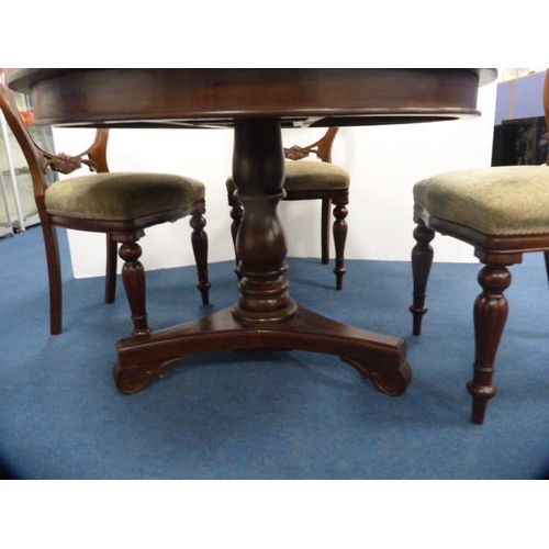 333 - Victorian-style mahogany breakfast table and a set of four Victorian-style balloon-back dining chair... 