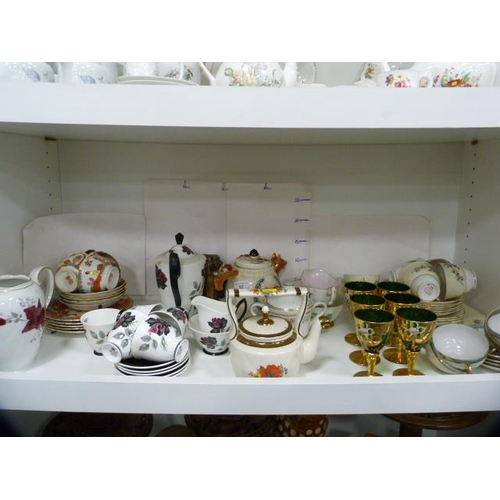 92 - Tea and coffee wares to include Royal Albert 'Masquerade' part coffee set, hunting teapot, Colclough... 