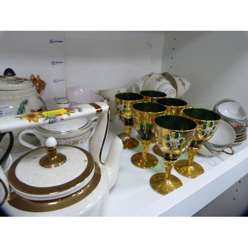 92 - Tea and coffee wares to include Royal Albert 'Masquerade' part coffee set, hunting teapot, Colclough... 