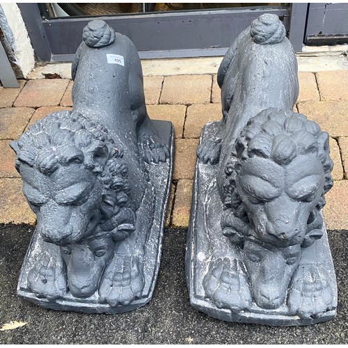 495 - Pair of concrete Lions, 38 cm high, 58 cm long