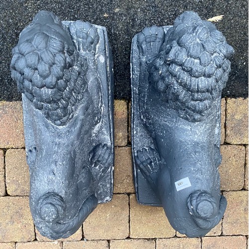 495 - Pair of concrete Lions, 38 cm high, 58 cm long