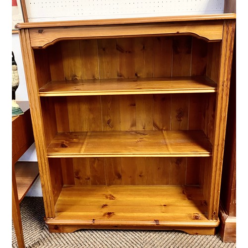 478 - Pine book case 84 x 99 x 28 cm 