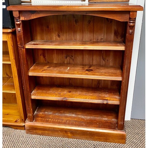 476 - Pine stained bookcase, 93 x 107 x 30 cm