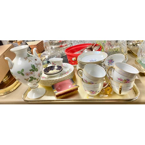 278 - Wedgwood twin-handled vase, Rouge Royale ashtray, assorted teaware, etc