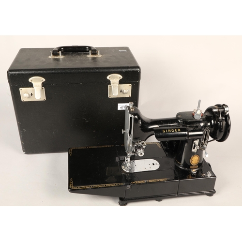 477 - Box vintage Singer sewing machine