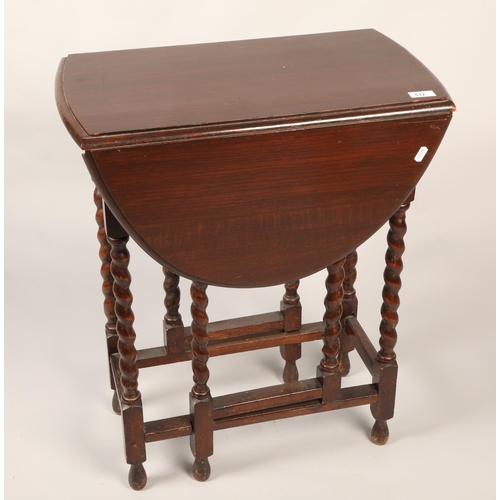 512 - Oak gate leg table , 73 cm high