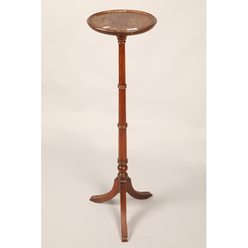 517 - Mahogany plant stand, 99 cm high