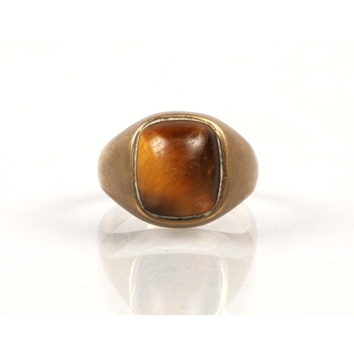 109 - 9 ct signet ring with tigers eye,ring size M