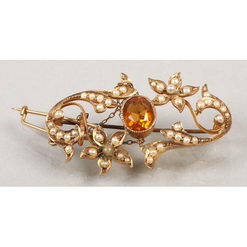 115 - 9 ct gold brooch with seed pearl and citrine central stone, 4g