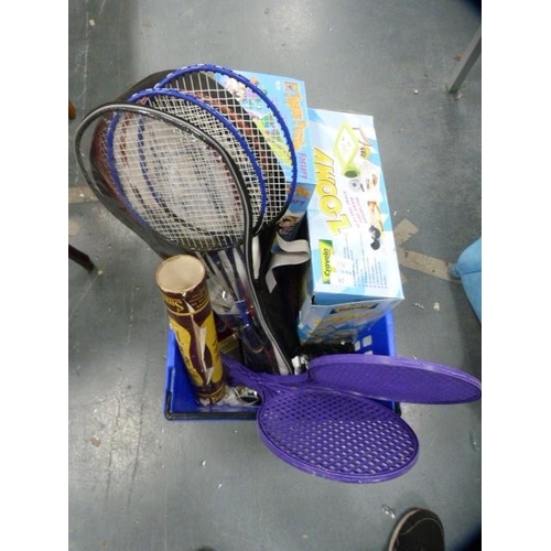 80 - Games, jigsaw puzzle, badminton racquets, shuttlecock etc.