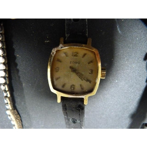 224 - Group of vintage wristwatches to include a Sindaco watch and a 9ct gold-backed example.