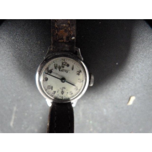 224 - Group of vintage wristwatches to include a Sindaco watch and a 9ct gold-backed example.