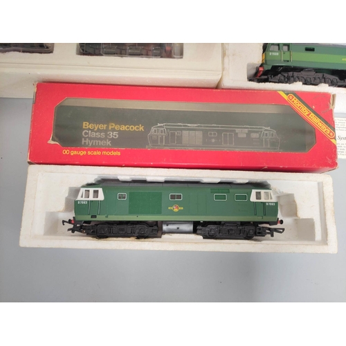 156 - Hornby Railways. Three boxed 00 gauge locomotives to include BR 0-6-0 Class QI No 33020. Weathered E... 