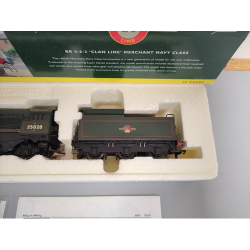 157 - Hornby Railways. BR Merchant Navy Class 4-6-2 locomotive and tender no 35028 'Clan Line' in green li... 