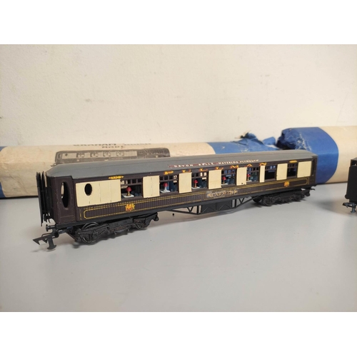 159 - Graham Farish. Two early 00 gauge Pullman cars to include a dining car and composite coach. (2)... 