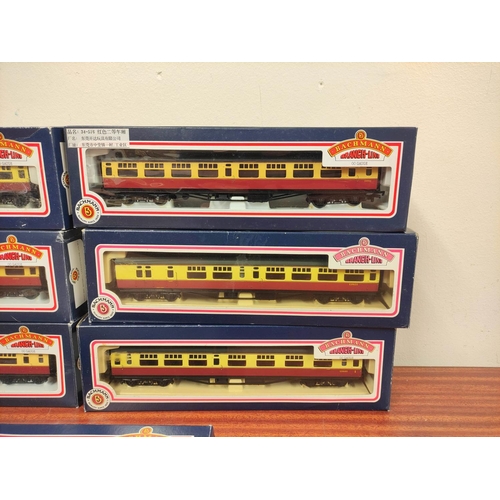 161 - Bachmann Branchline. Seven 00 gauge rolling stock 63' Bulleid corridor coaches in crimson and cream ... 