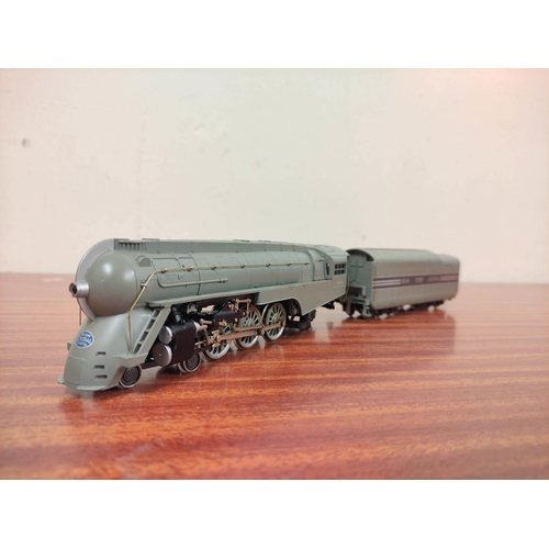 Rivarossi. Boxed H0 gauge Streamlined Hudson 4-6-4 locomotive and tender no  5446 in New York Central