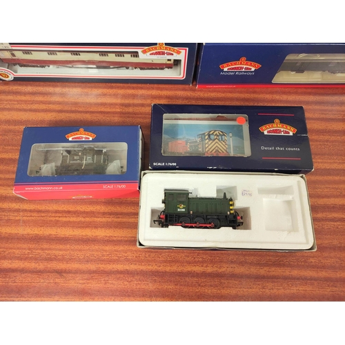 167 - Bachmann Branchline. Boxed 00 gauge railway models to include a Class 4 0-6-0 Diesel Shunter D2280 3... 