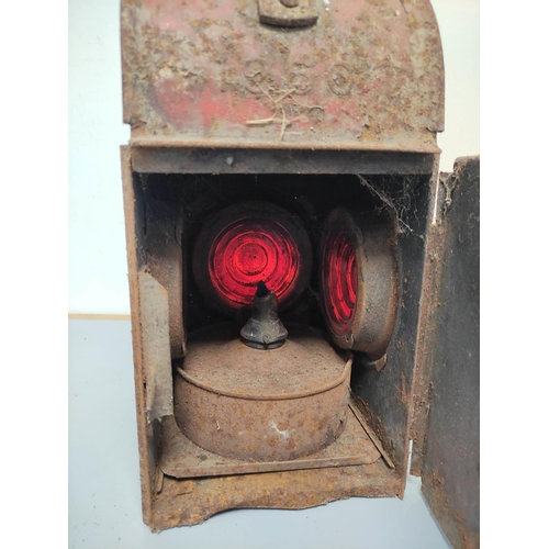 421 - Railway paraffin warning lamp contained in red oxide painted carry case with Kenyons Serilight lense... 