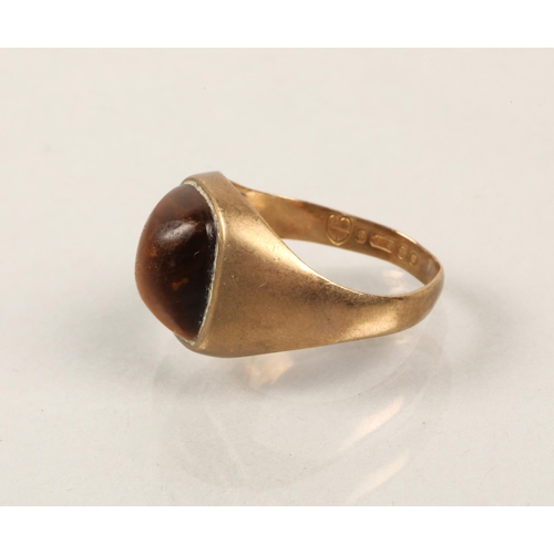 109 - 9 ct signet ring with tigers eye,ring size M