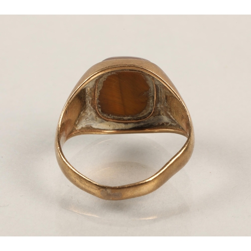 109 - 9 ct signet ring with tigers eye,ring size M