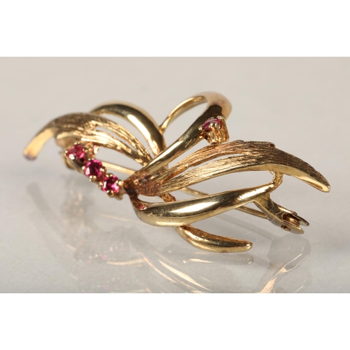 55 - 9 ct gold and ruby brooch, total weight 4 grams