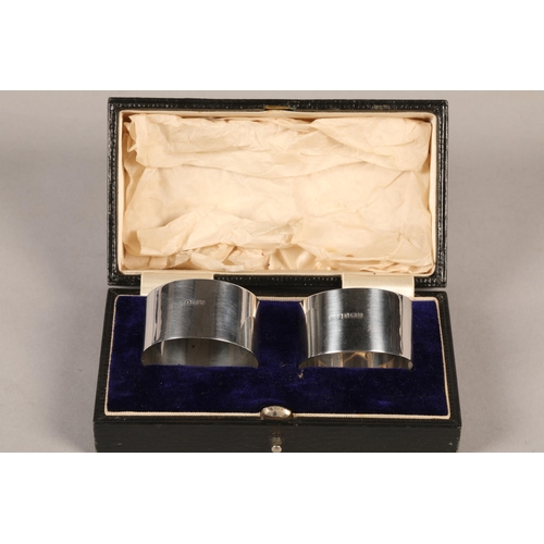 169 - Pair of silver napkin rings Birmingham 1944  in case, 50 grams(2)