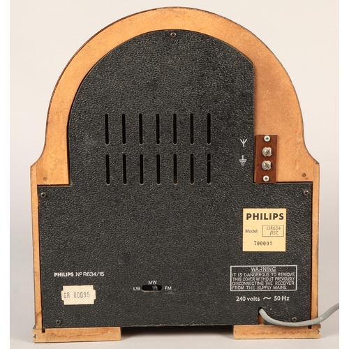 225 - Philips vintage radio