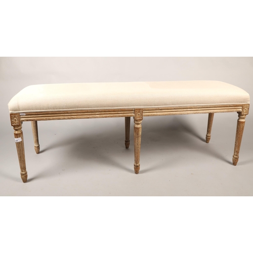 601 - Contemporary bench with cream upholstery, H 48cm, W 130cm, D 38cm