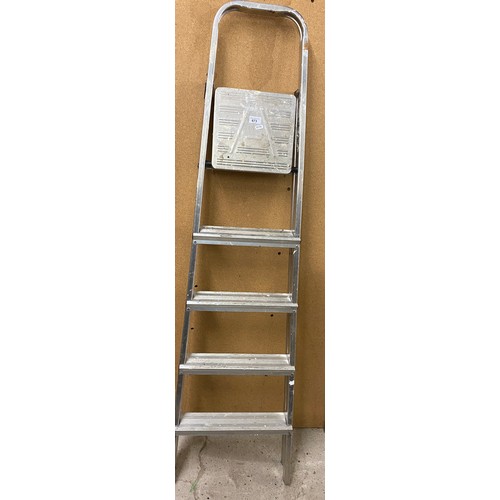 673 - Pair of aluminium step ladders