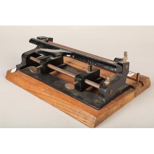 296 - Vintage paper guillotine