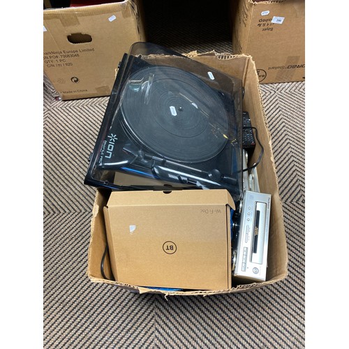 389 - Assorted electronic items to include BT Wi-Fi disc, record player, disc players, etc