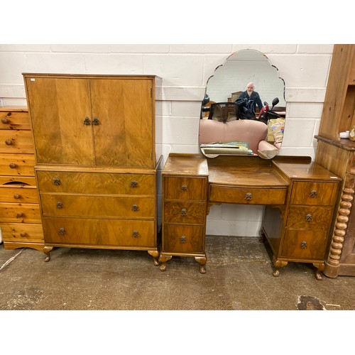 641 - Dressing table and mirror with matching tall boy (2)