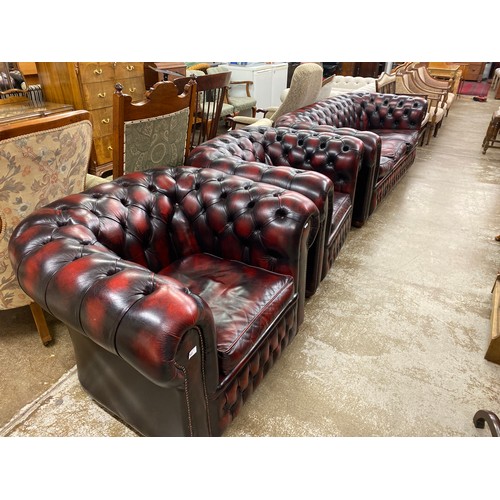 581 - Wine leather three-piece Chesterfield suite, three seater settee with two matching armchairs, approx... 