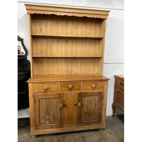 634 - Pine vintage welsh dresser with three drawers over cupboards ( composite)