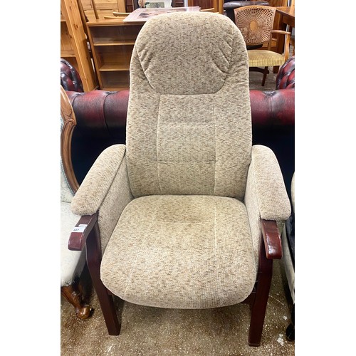 607 - Contemporary upholstered armchair