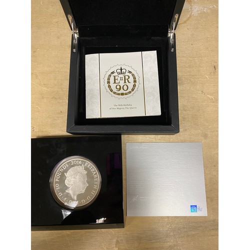 141 - The Royal Mint Queen Elizabeth 90 th Birthday commemorative coin in presentation case.156 grams... 