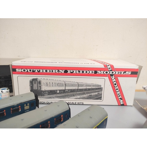 176 - Southern Pride Models. 4mm 00 gauge BR822 4-TC construction kit along with four passenger coaches. A... 