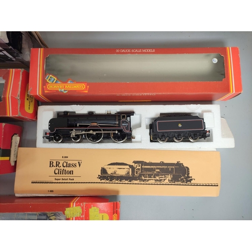 180 - Hornby Railways. Five boxed 00 gauge railway models to include a Schools Class V 4-4-0 'Dover' 30911... 