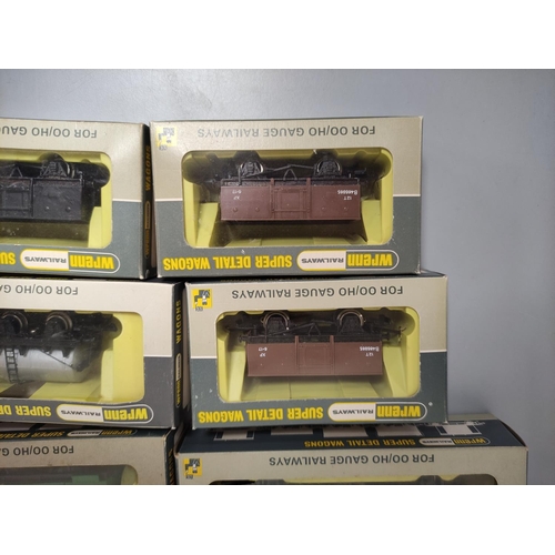 184 - Wrenn. Eight boxed 00 gauge goods wagon and open trucks to include Goods Wagon Steel Type W4640 (2),... 