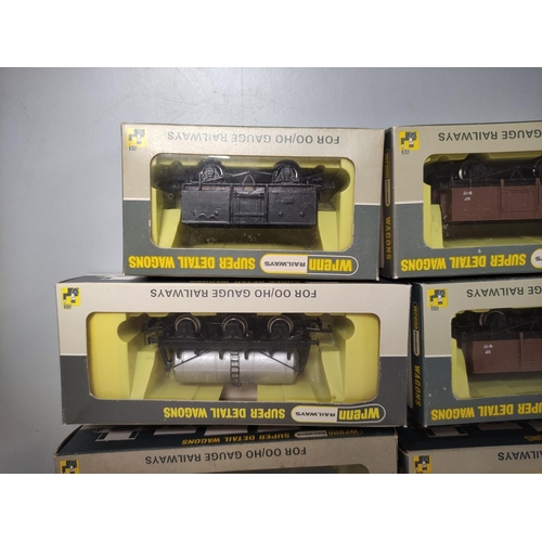 184 - Wrenn. Eight boxed 00 gauge goods wagon and open trucks to include Goods Wagon Steel Type W4640 (2),... 