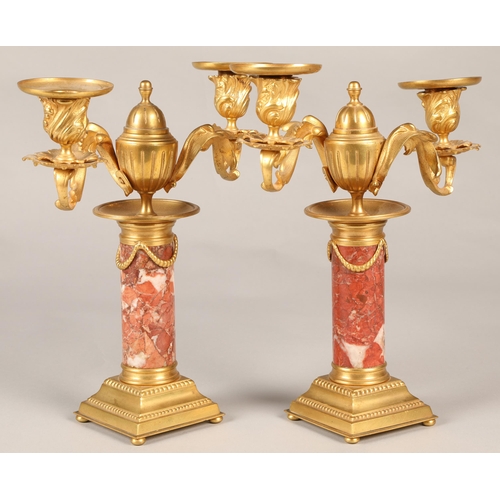 254 - Pair of gilt and marble garnitures, 25 cm high.