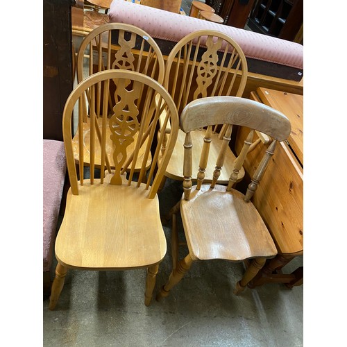 567 - Contemporary pine drop-leaf table with four various kitchen chairs (5)