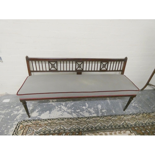 489 - Edwardian mahogany parlour / hall settee with bar back and interspersed motifs to back rest, later s... 