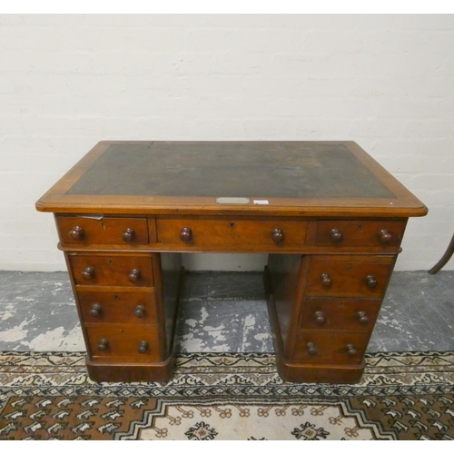 493 - Victorian mahogany pedestal desk the detachable top with tooled inset skiver bearing presentation pl... 